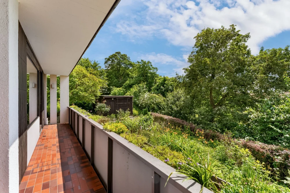 Südbalkon mit Blick ins Grüne